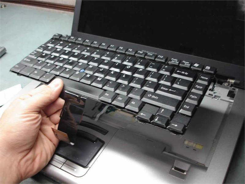 Kiểm tra bàn phím laptop cũ