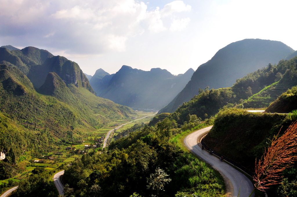 Cung đường uốn lượn hớp hồn những phượt thủ ở Hà Giang 